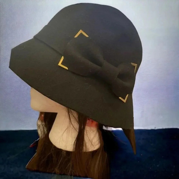 AVINTAGE BLACK WOOL HAT WITH GOLD OUTLINED BOW, FUNNY GIRL VIBES ONE SIZE - Picture 1 of 9